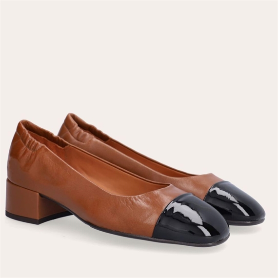 Billi Bi A7441 Pumps, Black Patent/Cognac Nappa